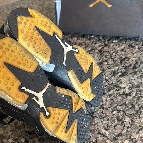 Jordan Black and Gold High-Top Sneakers 7Y - Picture 9 of 12